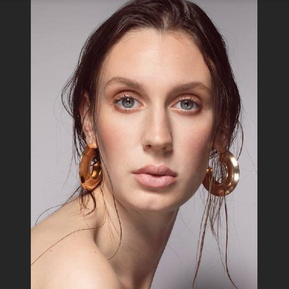 Meet your Posher, Sarah - Picture 1 of 1